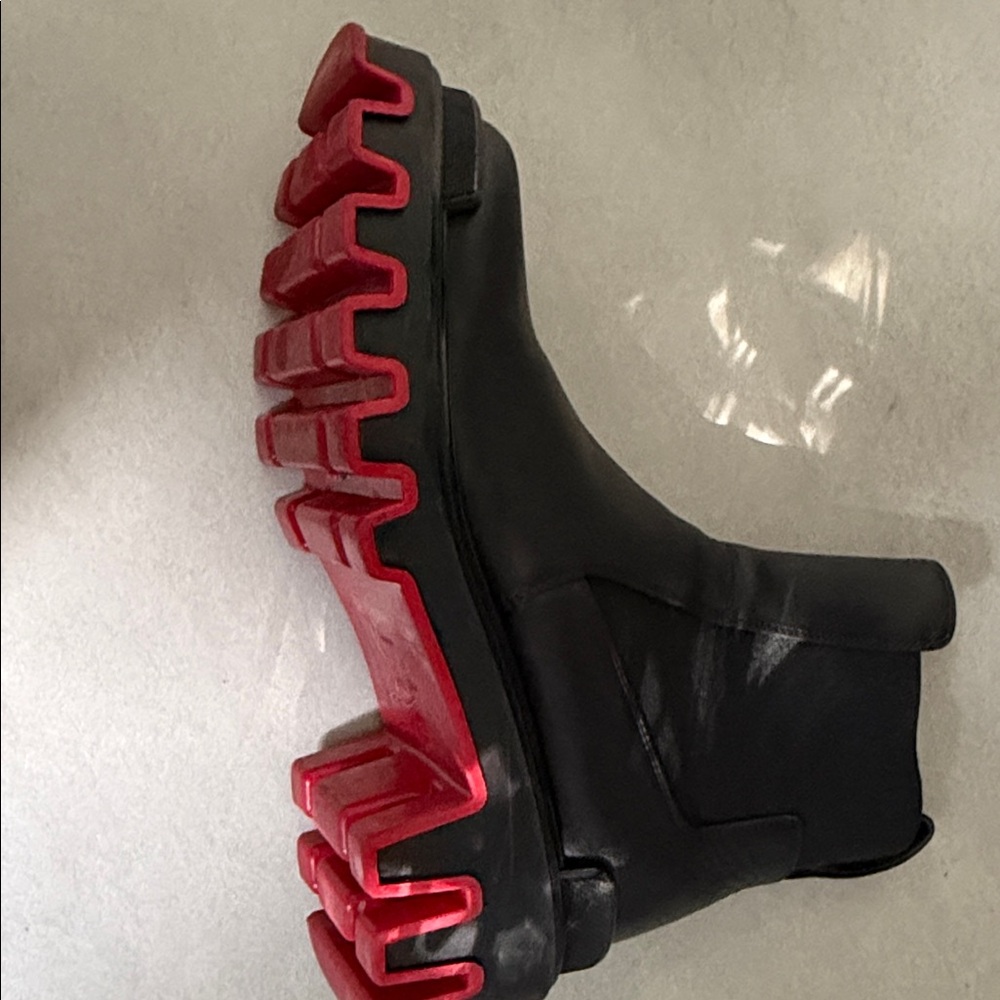 Christian Louboutin dune woman’s Booties - Picture 4 of 12